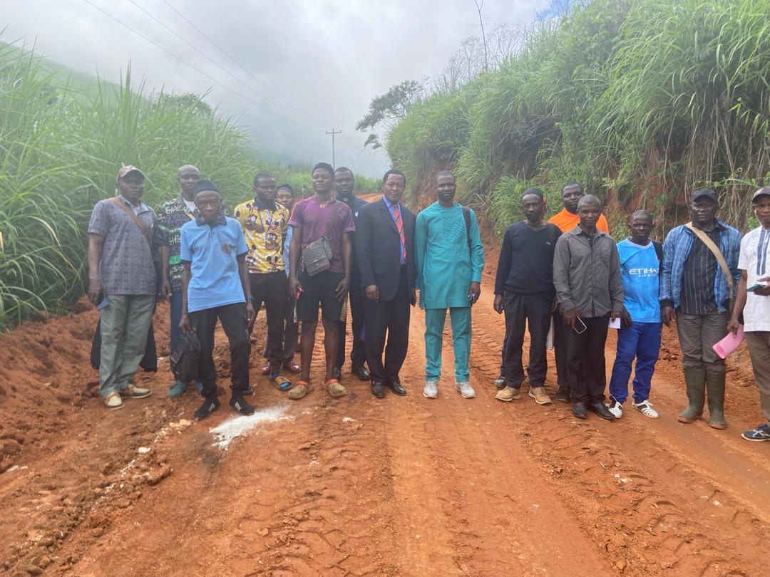 The meeting was chaired by the President of the Committee, Lord Mayor Ubangoh Helly, in the presence of the representative of the state, the Divisional Officer for NGIE Subdivision, Mr. Oteh Philip BACHE. The NGIE Roads Fund was created by Mayor Ubangoh, as a means by which the citizens of the municipality can participate in the actions of Andek council and the state in the rehabilitation of our road, which have deteriorated too much, because of the crisis, while waiting on the state and the council to do its work.