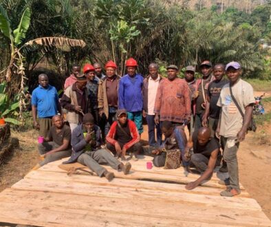 The Lord Mayor of Andek Council, Mr. Ubangoh Helly, accompanied by the First Deputy Mayor, Mr. TCHEIKOH John and some dynamic youths of Andek Municipality have today, Monday, 27th Jan. 2025 saved the bridge at Ngwokwong/TINEKOH boundary, along the Regional Road No 05( R05) from total collapse.