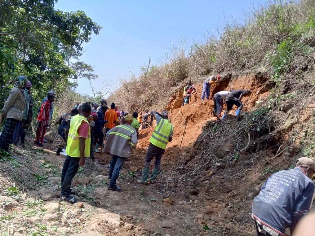 BONANYANG people undertook community work on rehabilitating a section of their Council road that collapsed 02