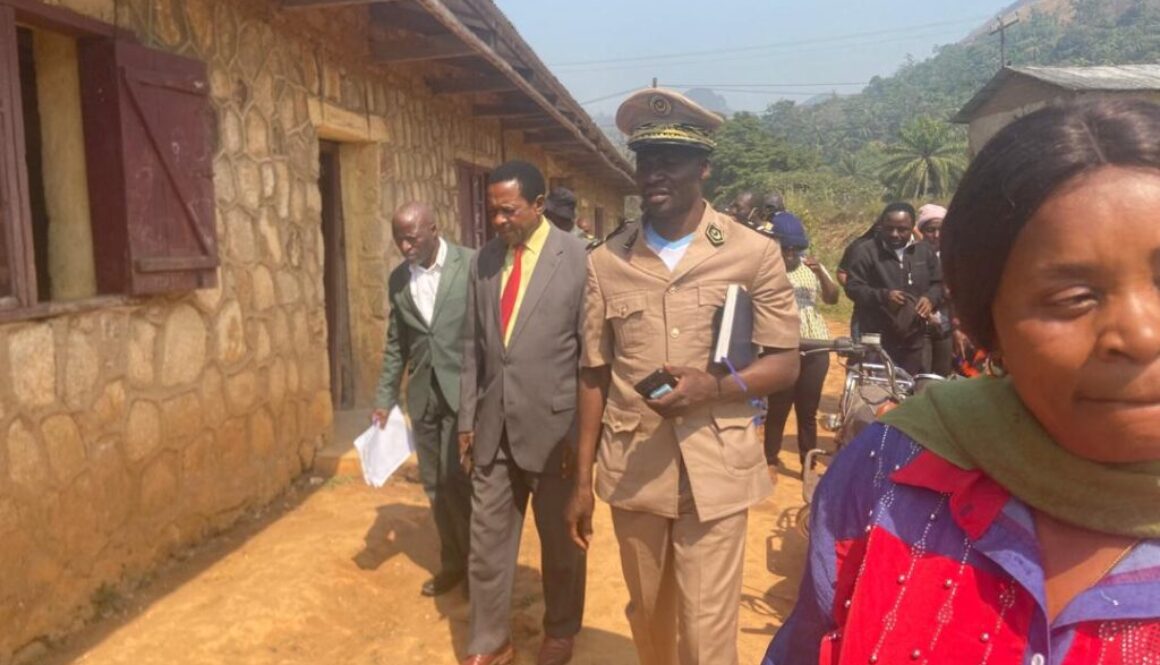 The Divisional Officer for Ngie Subdivision, Mr. Oteh Philip BACHE, accompanied by the Lord Mayor of Andek Council, Mr. Ubangoh Helly, visited some schools and the Medicalized Health Centre of Andek