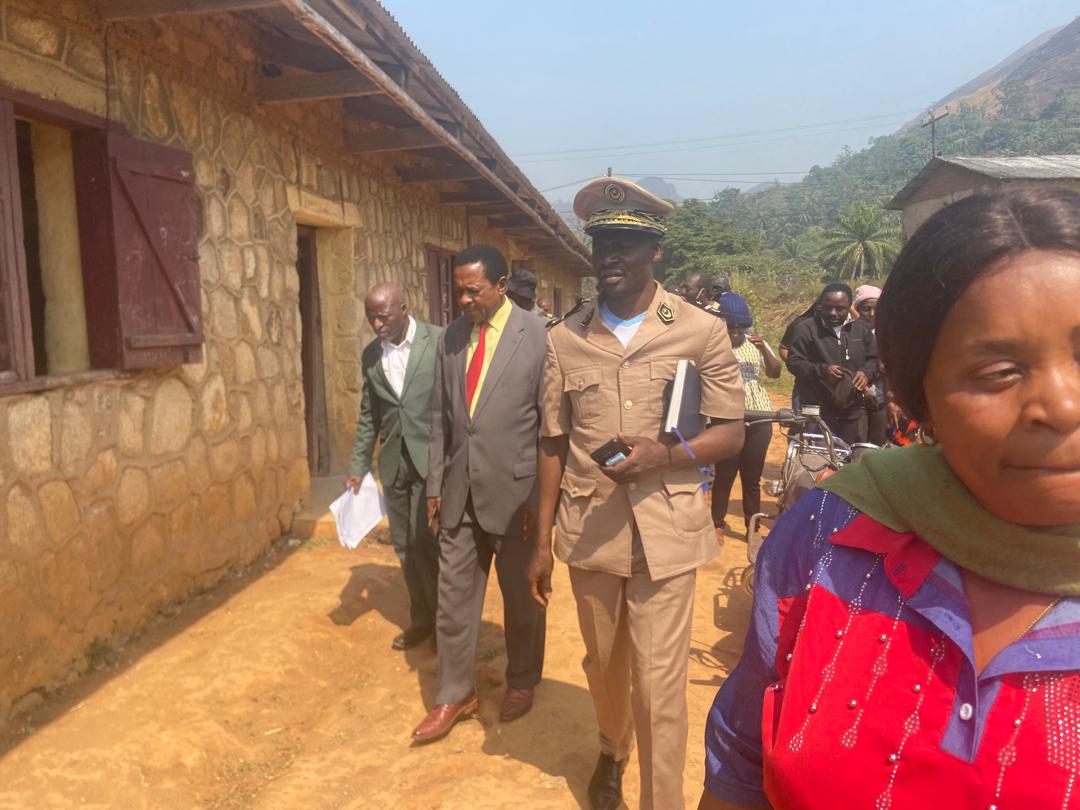 The Divisional Officer for Ngie Subdivision, Mr. Oteh Philip BACHE, accompanied by the Lord Mayor of Andek Council, Mr. Ubangoh Helly, visited some schools and the Medicalized Health Centre of Andek